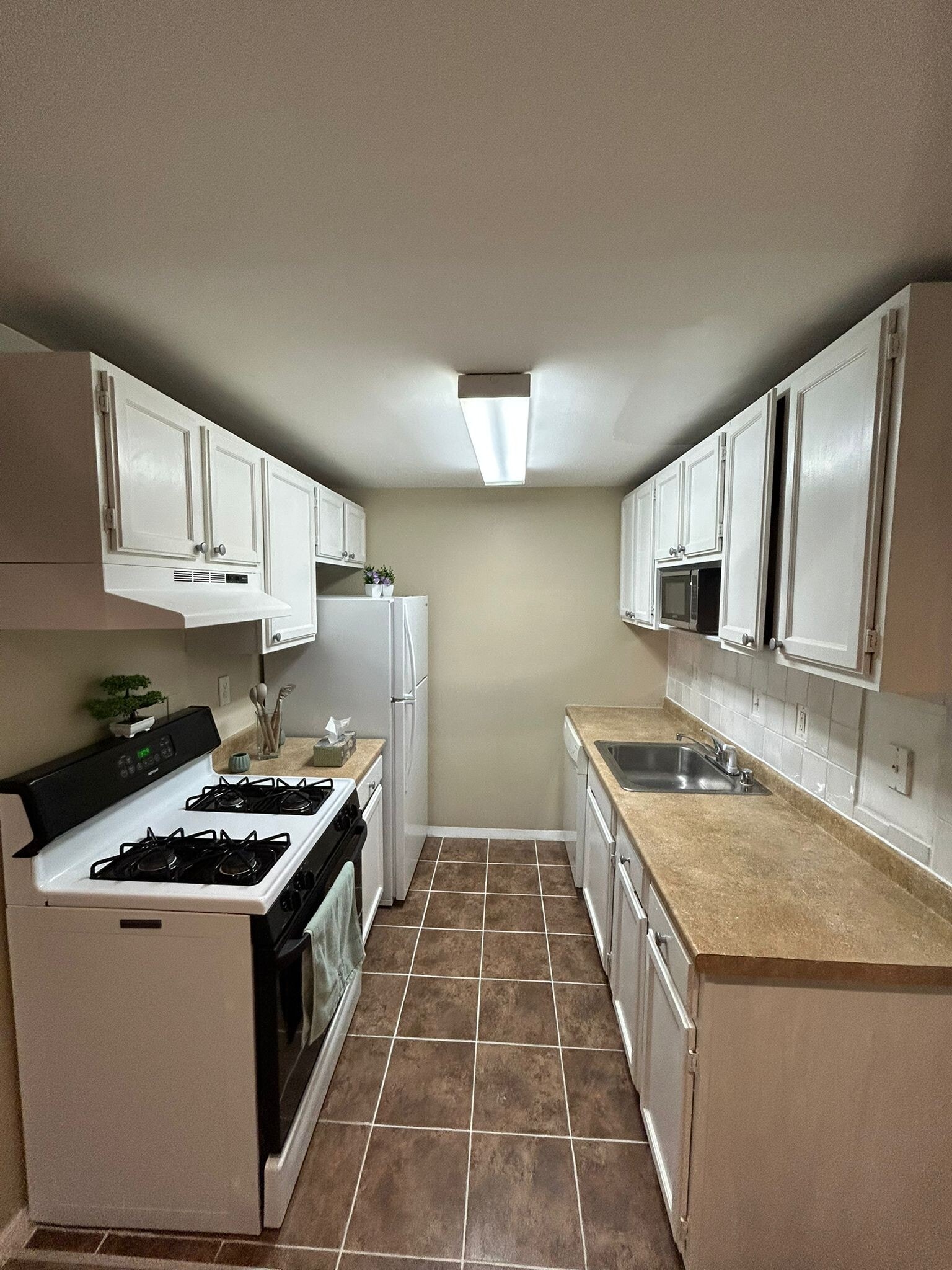 Kitchen - 4600 Duke St