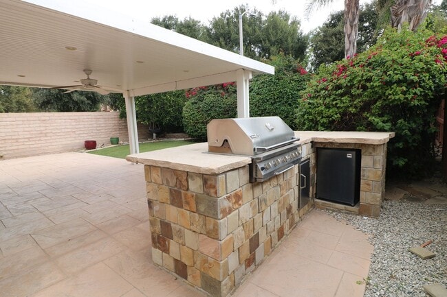 Building Photo - Gorgeous 2/Bed, 2/Bath Home in Simi Valley!