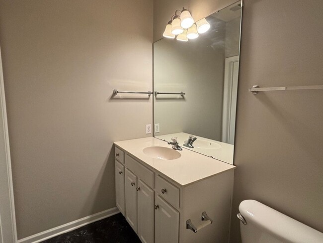 Building Photo - 3rd Level 3 Bedroom Condo in Ballantyne