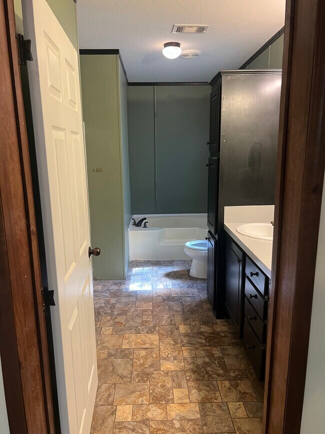 Building Photo - 477 Windwood Dr