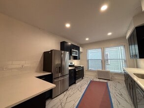 Building Photo - 775 University Ave