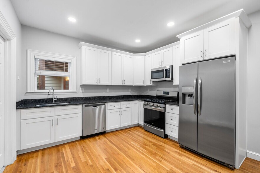 Building Photo - 1433 Cambridge St