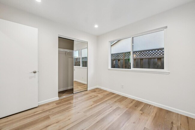 Building Photo - 700 Gull Ave