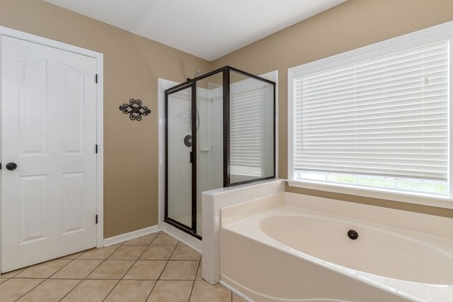 Building Photo - Looking for your dream home in a peaceful ...