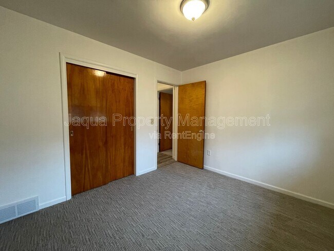 Building Photo - 7723 Yorktown St