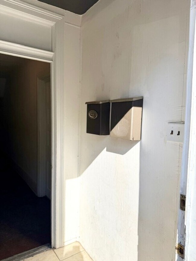 Building Photo - 745 E Market St