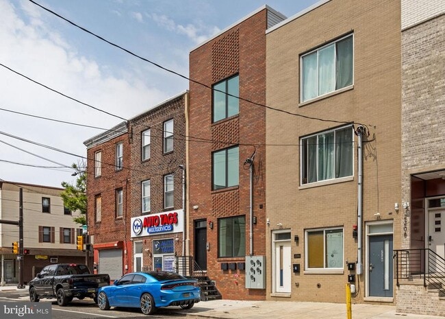 Building Photo - 2204 N 2nd St