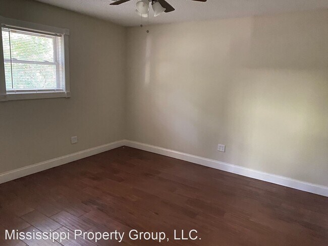 Building Photo - 3 br, 3 bath House - 2325 University Avenue