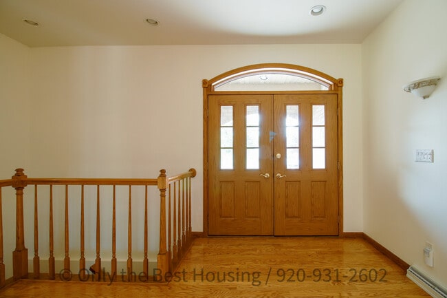 Building Photo - N9429 Rosebud Ln