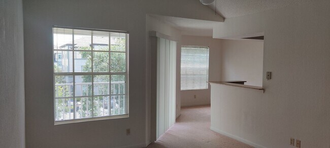 Building Photo - Lexington Place - 1134