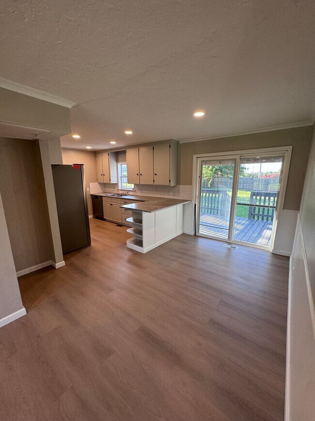 Building Photo - Mayo Meadow 3 Bed 1.5 Bath Cutie! Fully Up...