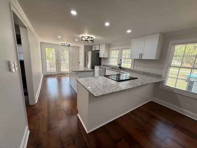 Building Photo - Country Charm Meets Modern Updates