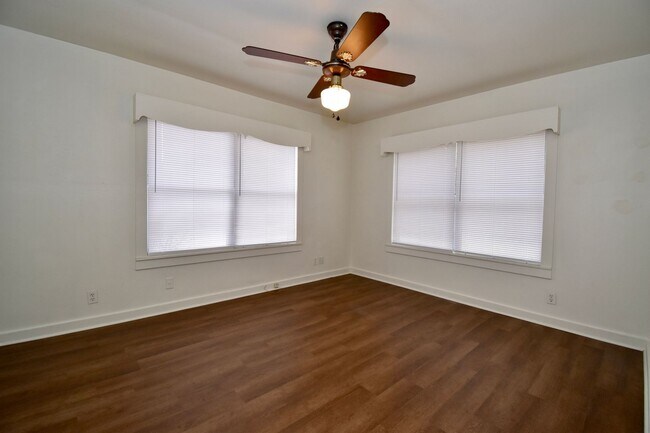 Building Photo - 3 Bed 1 Bath Home!