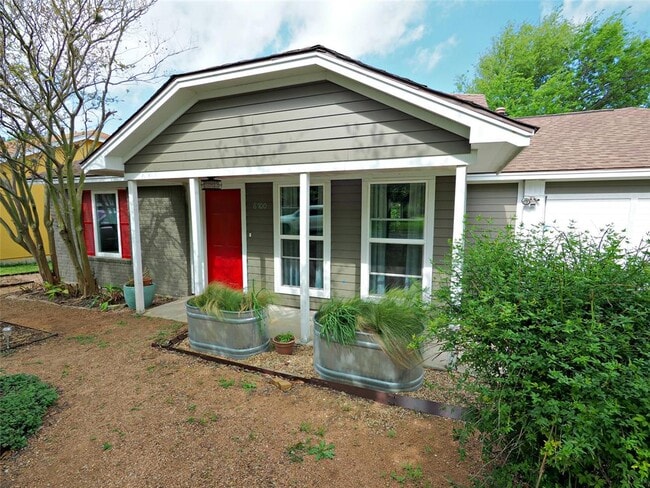 Building Photo - 8700 Soho Dr