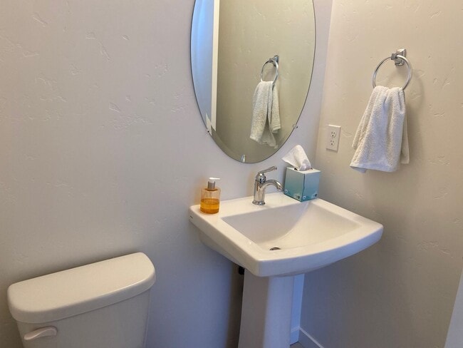 Building Photo - Vibrant 3 story 2bed/2.5bath home at the Mill at Broadway