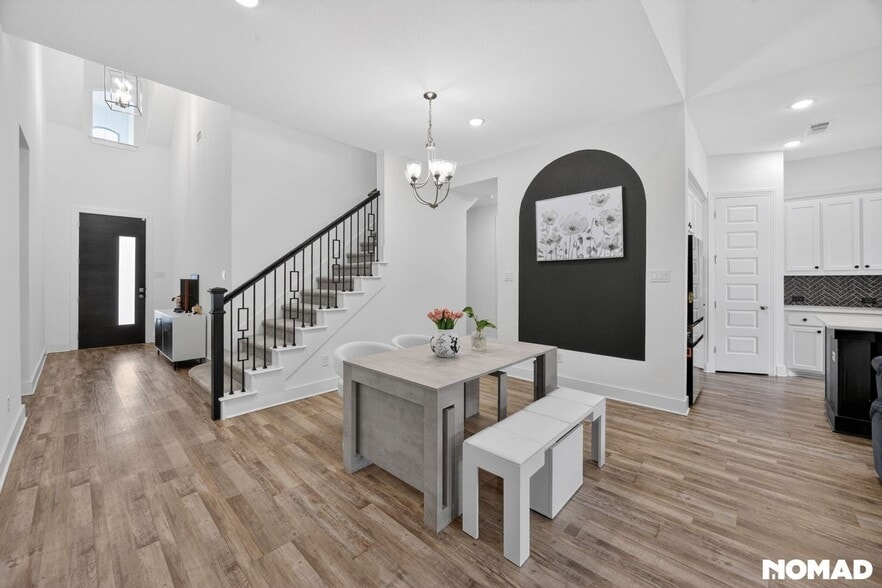 Building Photo - 1120 Saddle Ridge Dr