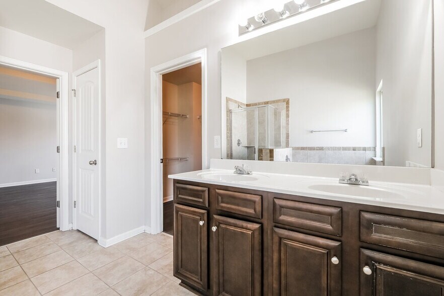 Building Photo - 4745 Carnegie Ct
