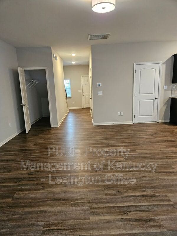 Building Photo - 121 Forester Ct