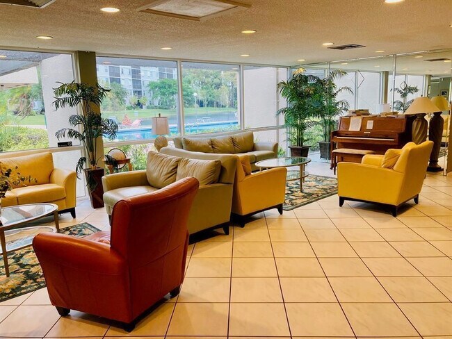 Building Photo - 2112 S Cypress Bend Dr