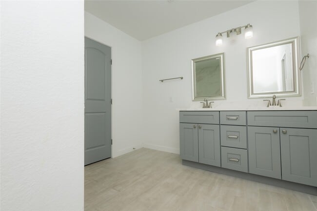 Building Photo - 2202 4th St