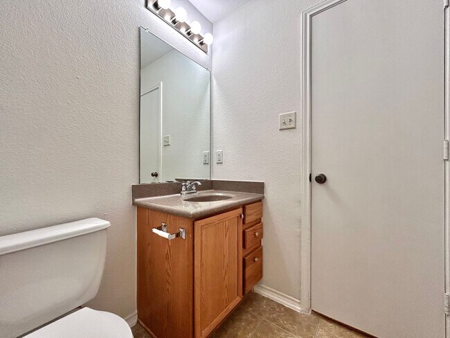 Building Photo - Cozy & Bright 4BR / 3BA Home – Garage, Deck & Laundry Room