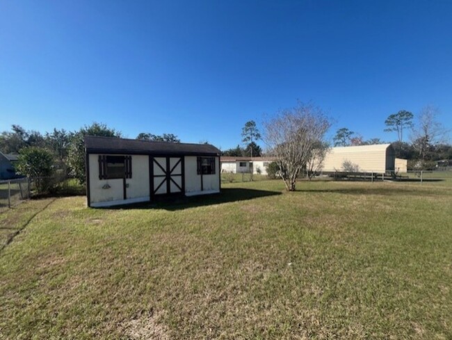 Building Photo - Beautiful 2-bedroom home with large, fence...