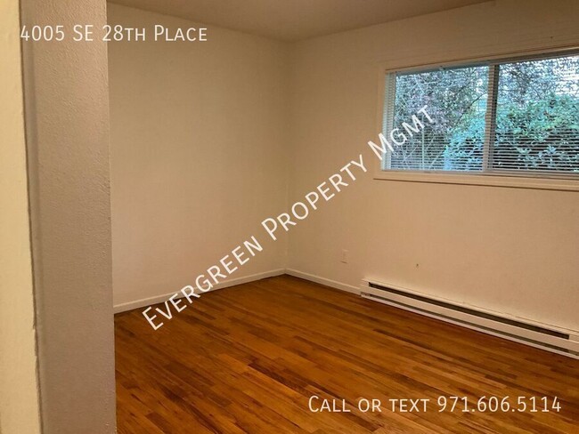 Building Photo - MOVE IN READY! $1,495 2BR/1BA With a Yard ...