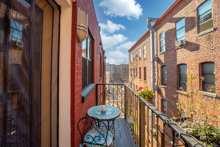 Balcony off living room - 1354 Euclid St NW