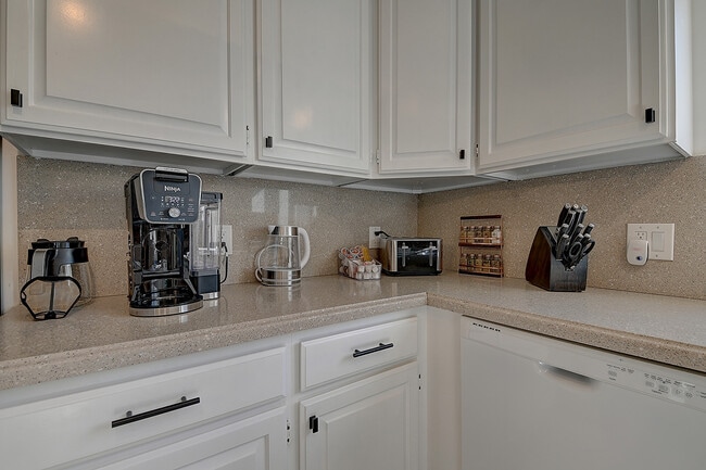 Building Photo - 444 N Shattuck Pl