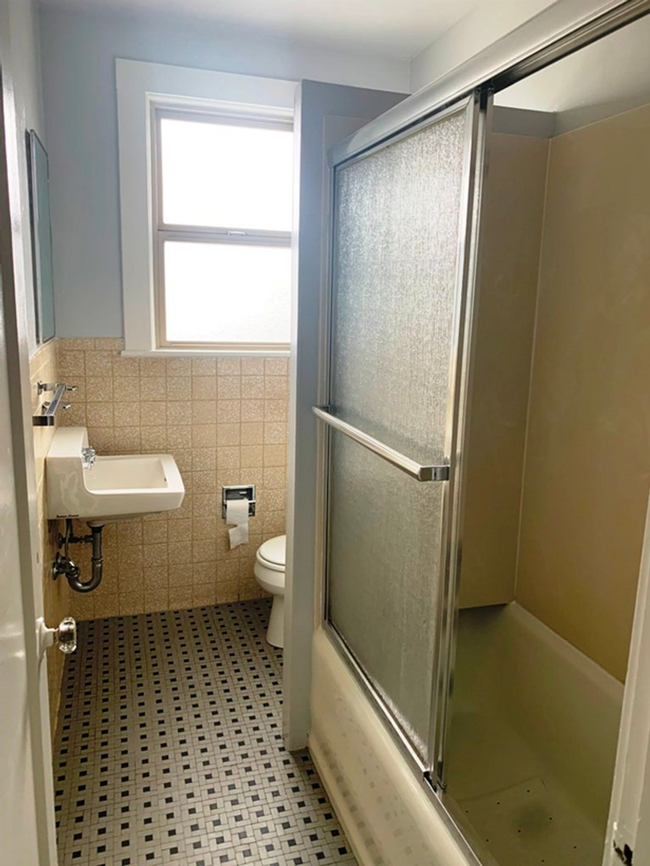 Building Photo - Cute Fresh Studio Apartment