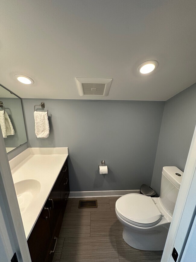 Building Photo - 4015 Wood End Dr