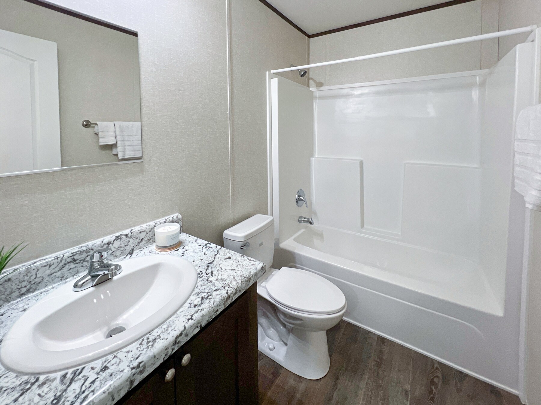 Guest bathroom - 615 San Rafael