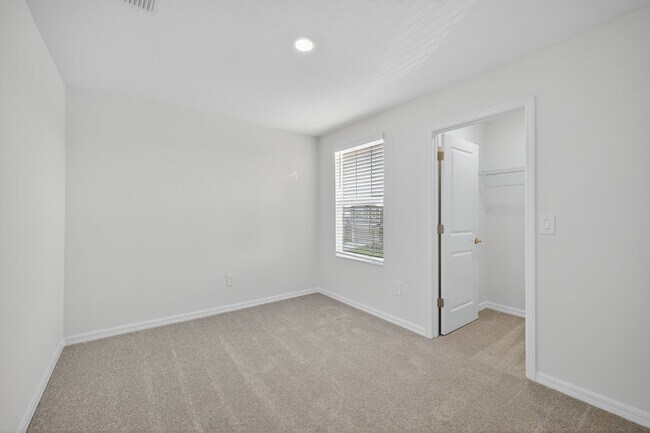 Building Photo - Brand-new 5 Bed now Available!