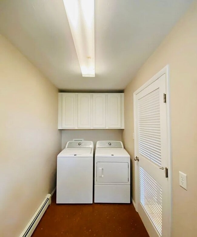 Building Photo - ALL PROSPECTIVE TENANTS MUST SUBMIT A $58 ...