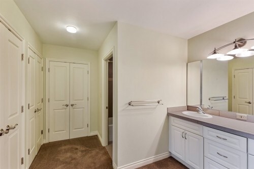 Building Photo - Bay Vista Tower - 2 bedrooms