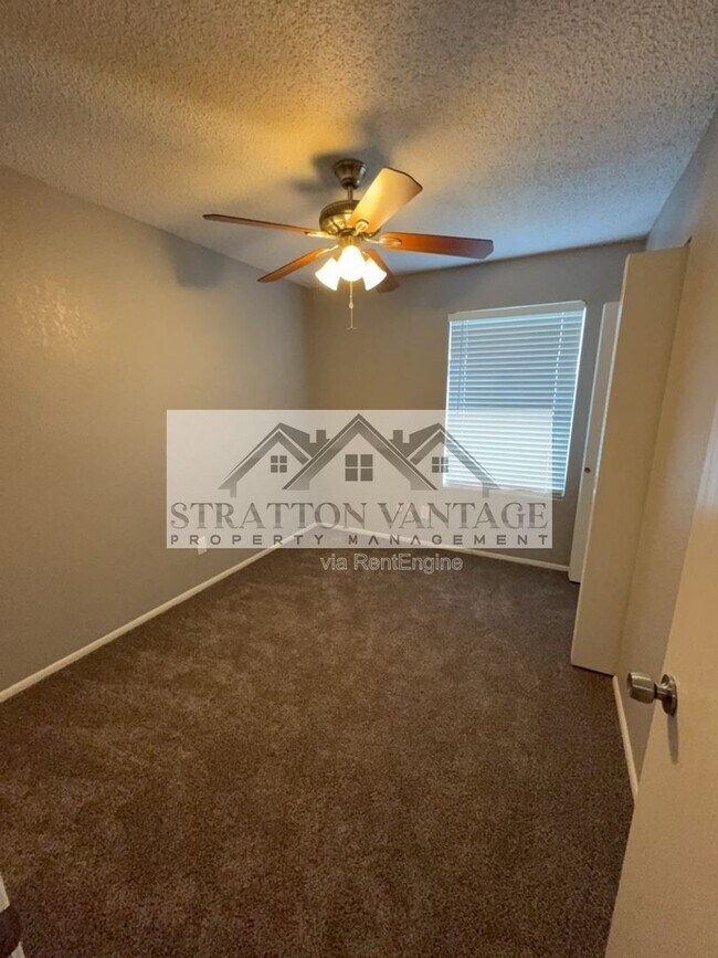 Building Photo - 5136 E Evergreen St