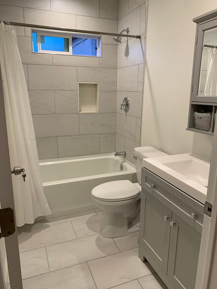 Building Photo - 7847 Beck Ave