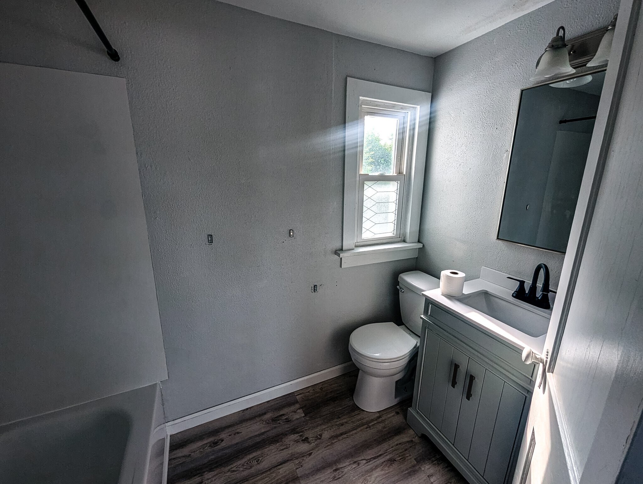 Building Photo - 337 Elm St