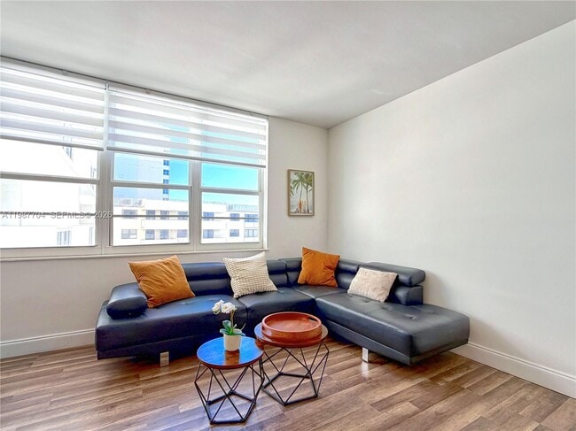 Building Photo - 100 Lincoln Rd