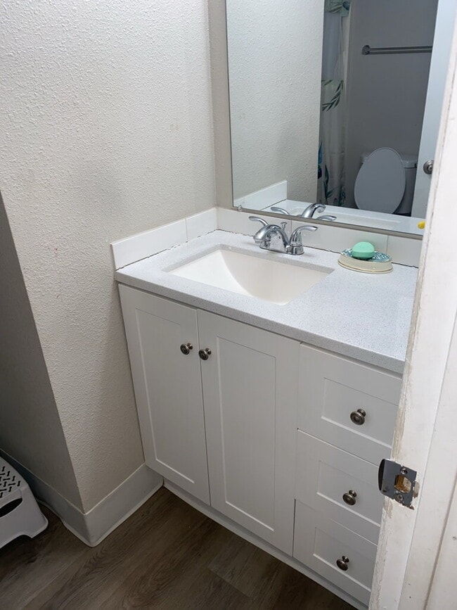 Building Photo - "Charming 3-Bed Gem with 2 Bathrooms in Greenwood Village – Your Cozy 1199 Sq Ft Retreat!"