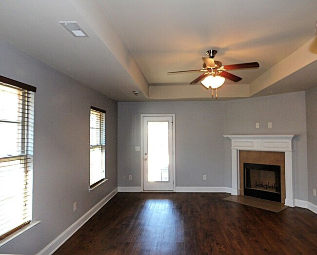 Building Photo - 706 Oak Cove Ln NW