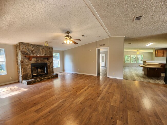 Building Photo - 3 Bed 2 Bath  FENCED land w/ Workshop 3 Miles from WEC!