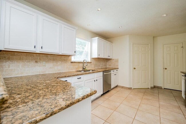 Building Photo - 22510 Holly Lake Dr