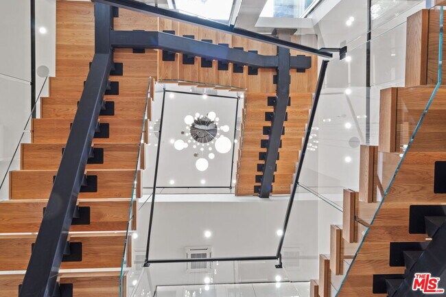 Building Photo - 4535 Haskell Ave