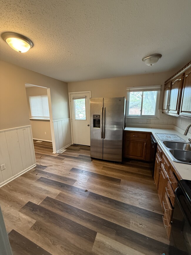 Building Photo - 2826 Greenleaf Dr