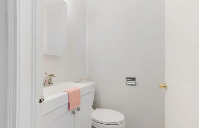 Building Photo - Cozy 3/2 Updated Home in Greenville Available Now!