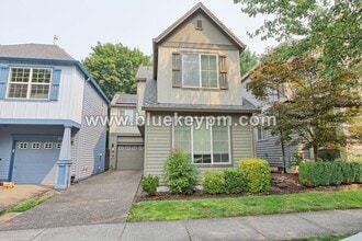 Building Photo - 985 SE Tamango St
