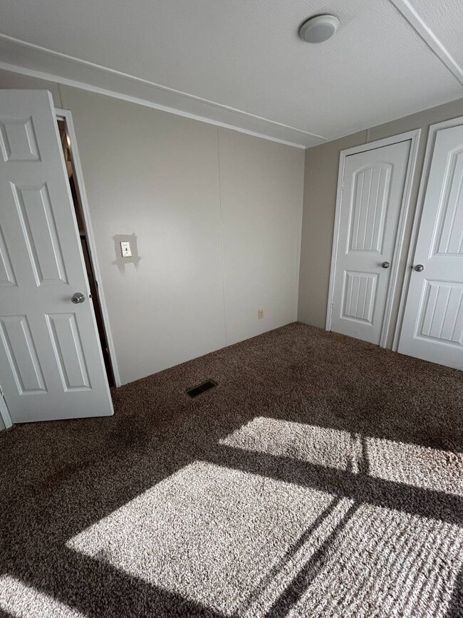 Building Photo - 94 White Oak Village