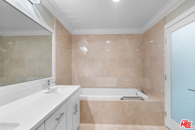 Building Photo - 4477 Wilshire Blvd