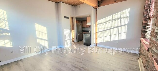 Building Photo - 335 Cypress St